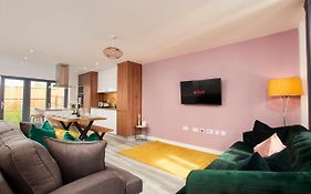 Beaut 5 Bed House W Parking